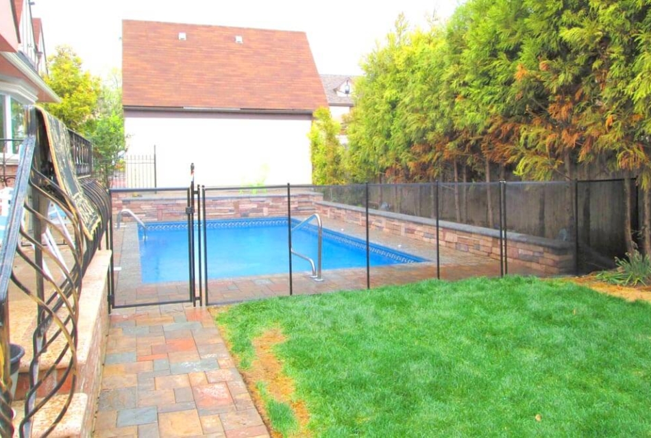 Custom Pool Fencing & Safety Products SelfClosing Pool Fence & Gates